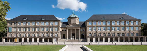 Vergrößerte Ansicht: Museum Wiesbaden Fassade