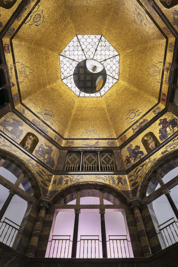 Vergrößerte Ansicht: Jupiter im Oktogon im Foyer des Museums