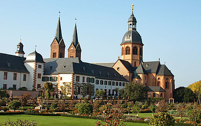 Vergrößerte Ansicht: Ehemalige Benediktinerabtei mit Einhard-Basilika und Park in Seligenstadt
