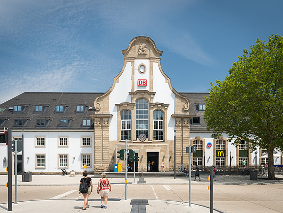 Vergrößerte Ansicht: Außenansicht Bahnhofsgebäude