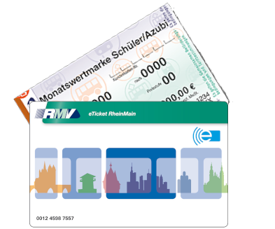 Eine Papierfahrkarte, davor ein eTicket-Chipkarte mit RMV-Logo