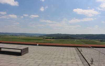 Vergrößerte Ansicht: Blick von der Dachterrasse des Museums auf Landschaft