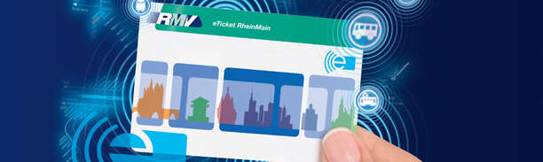 eTicket in einer Hand