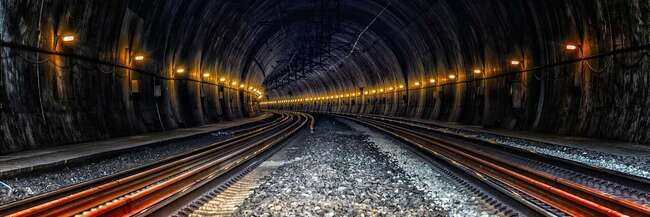 Eisenbahntunnel Eisenbahntunnel Einfahrt