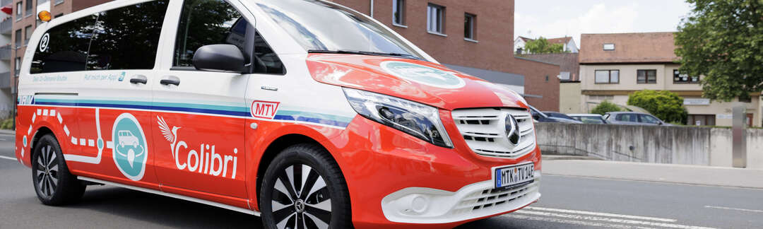 Rotes Shuttle "Colibri" Seitenansicht