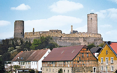 Vergrößerte Ansicht: Burg Münzenberg aus der Ferne