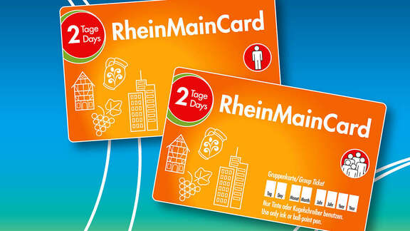 Zwei Karten der RheinMainCard 2021 mit Symbolen für die Rhein-Main-Region und Nahverkehrs-Symbolen