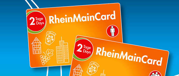 Zwei Karten der RheinMainCard 2021 mit Symbolen für die Rhein-Main-Region und Nahverkehrs-Symbolen