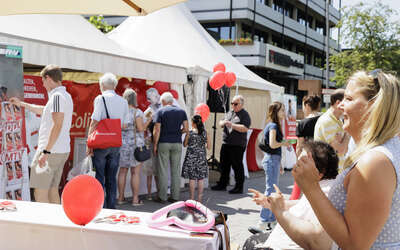 MTV-Stand mit vielen Besuchern 