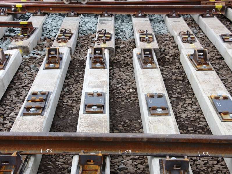 Neue Betonschwelle sind ausgelegt.