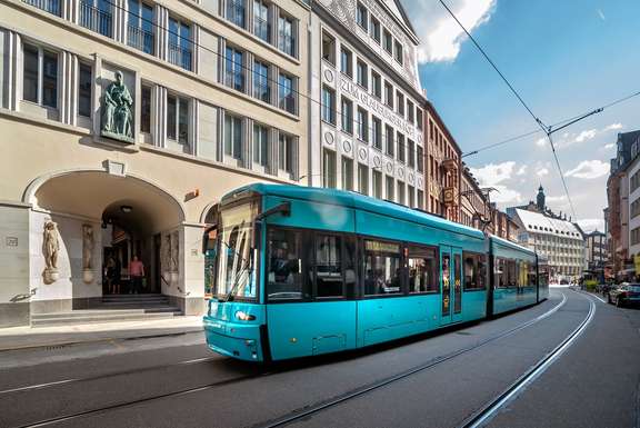 Turquoise Tram type S in Brauchbachstraße