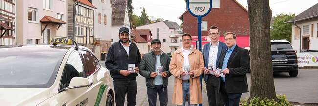 Vorstellung des Pilotprojekts zur Onlinebuchung im ALT VB-38 an der Haltestelle „Kreissparkasse“ in Grebenau