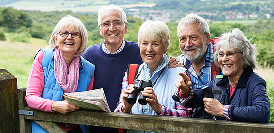 Reisegruppe im Grünen