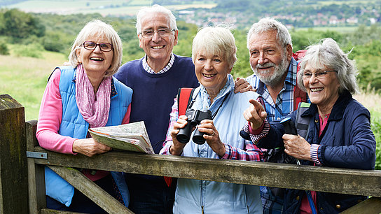 Reisegruppe im Grünen