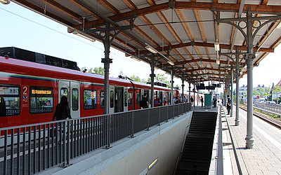 S-Bahn am Bahnhof in Oberursel