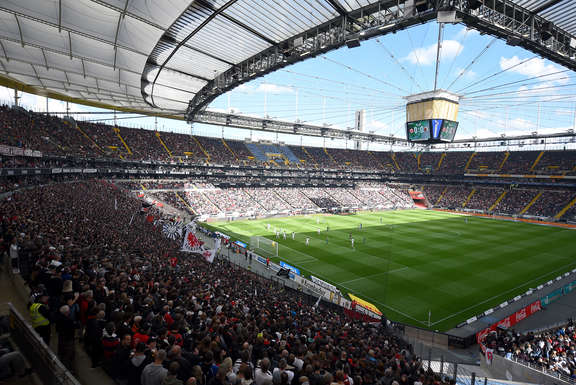 Vergrößerte Ansicht: Eintracht Frankfurt spielt in der Commerzbankarena
