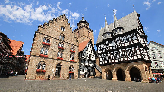 Weinhaus und Rathaus auf dem Marktplatz