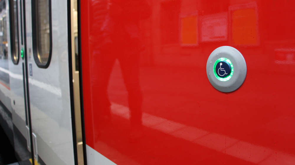 Pesa - Türtaster Außenliegender Türöffnungstaster für Rollstuhlfahrer