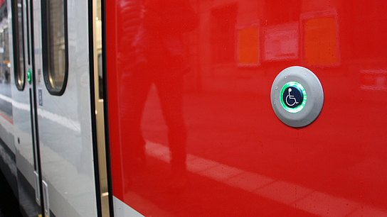 Pesa - Türtaster Außenliegender Türöffnungstaster für Rollstuhlfahrer