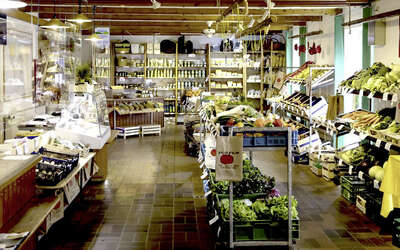 Blick auf die Verkaufsfläche des Hofladens