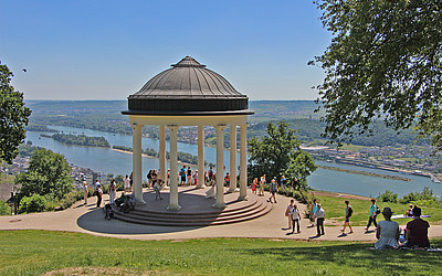 Vergrößerte Ansicht: Niederwald-Tempel in Rüdesheim