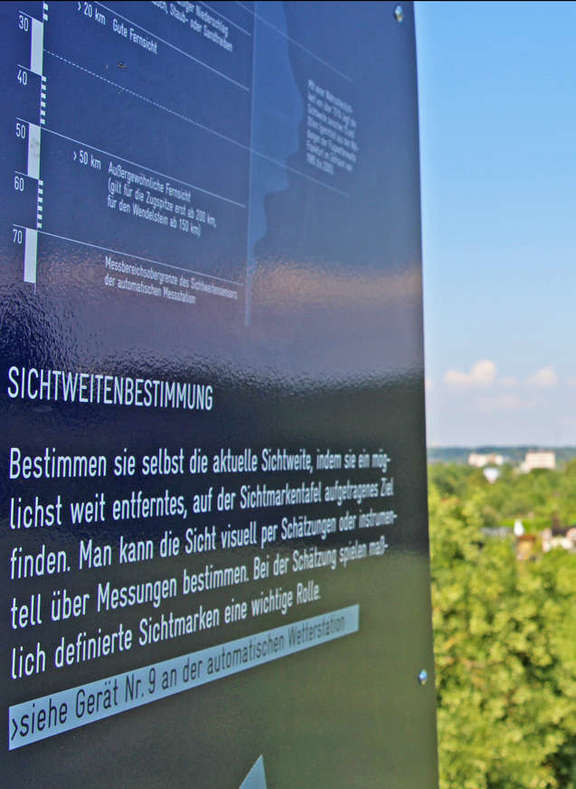 Vergrößerte Ansicht: Infotafel auf der Aussichtsplattform