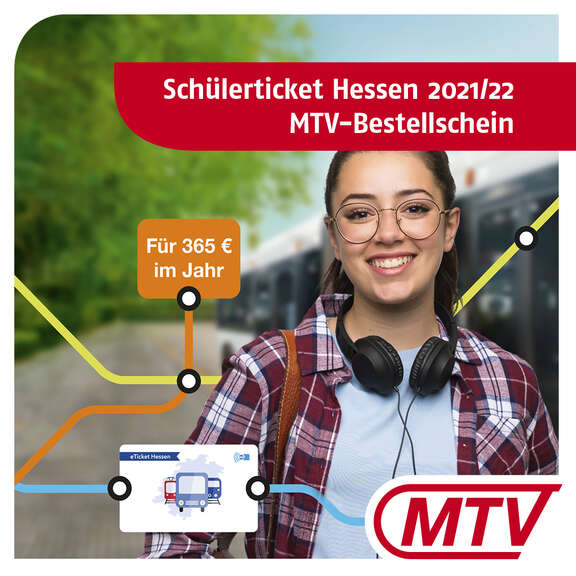 Schülerin steht vor einem Bus mit dem Schülerticket Hessen