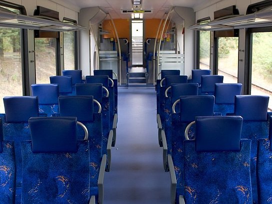 Neue, menschenleere Bahn