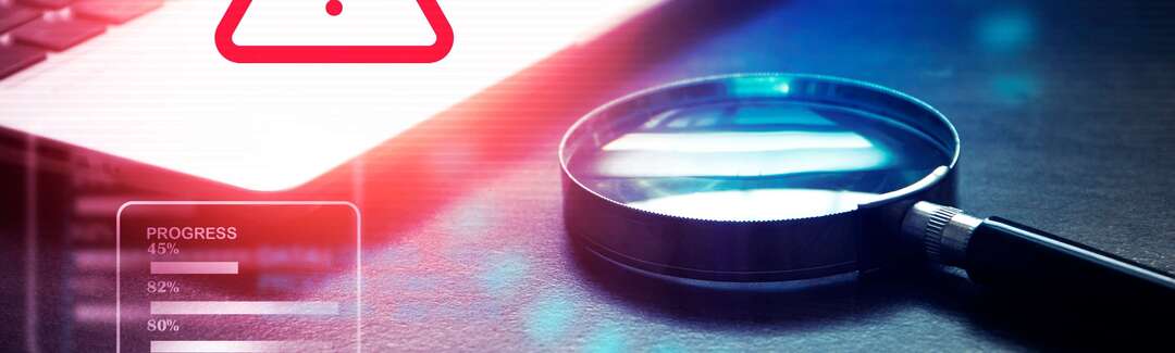 Warnsymbol über Laptop mit Lupe, Datenanalyse und Fortschrittsanzeigen