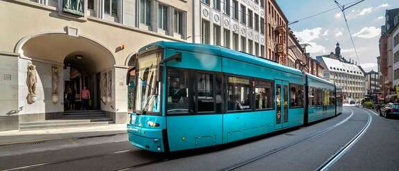 Straßenbahn in Frankfurt in der Brauchbachstraße