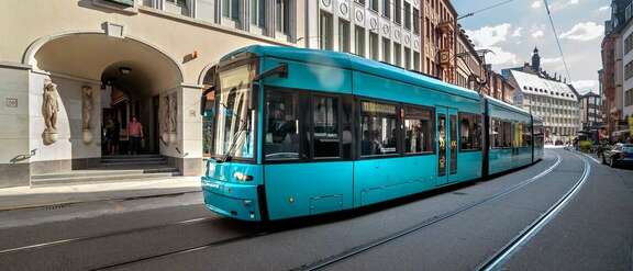 Straßenbahn in Frankfurt in der Brauchbachstraße
