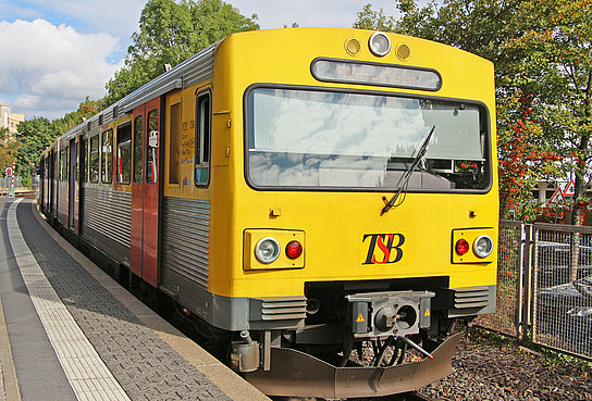 VT/VS 2E steht am Bahnsteig