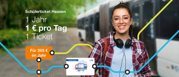 Schülerin vor einem Bus