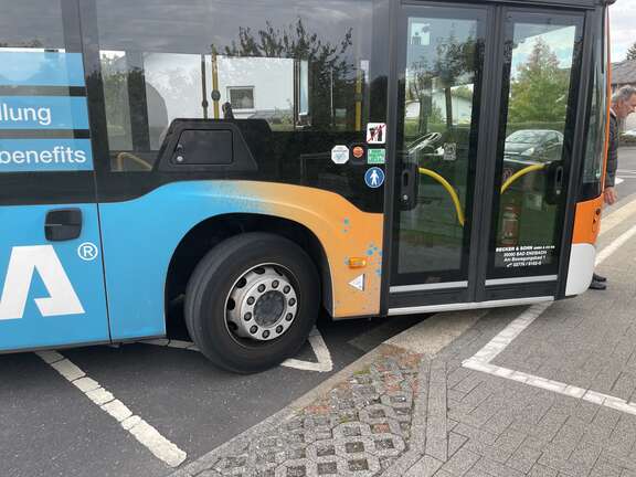 RMV-Busschule Lahnau 2026 Anfahrt Bus an Haltestelle