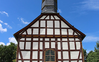 Vergrößerte Ansicht: Kirche mit Fachwerkfassade