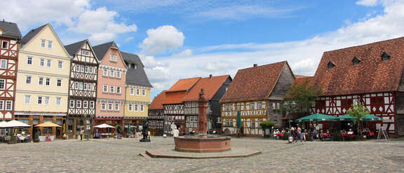 Der Marktplatz mit seinem Brunnen