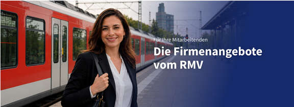 Firmenkunden Eine Frau steht am Bahnsteig, im Hintergrund ein Zug. Schrift: Für Ihre Mitarbeitenden. Die Firmenangebote vom RMV