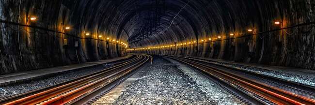 Eisenbahntunnel Einfahrt