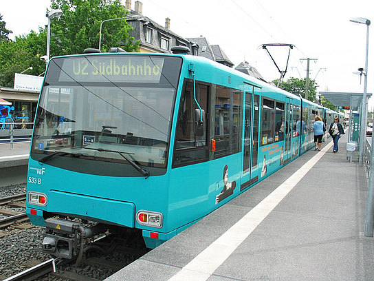 U-Bahn Typ U4 der Linie U 2 an einer Haltestelle