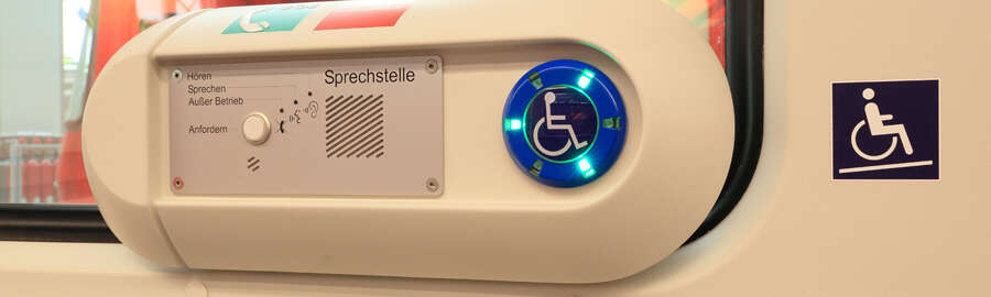 Sprechstelle für Rollstuhlfahrer in der S-Bahn ET 430