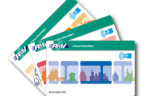 Drei Chipkarten als Fächer. Link zu FAQ Tickets und Shop