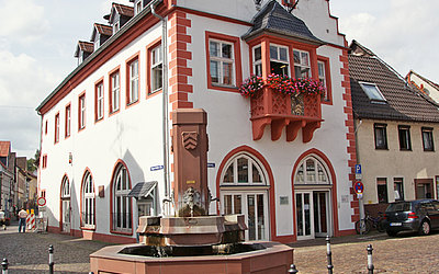 Vergrößerte Ansicht: Außenansicht des Alten Rathauses in Nidderau-Windecken