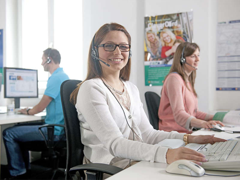 Kundenberaterin am Telefon