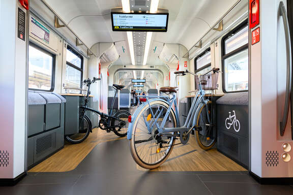 S-Bahn Design Ein Bahnabteil mit Fahrrädern