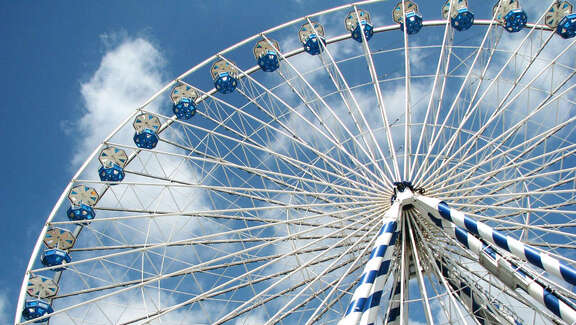 Riesenrad von unten