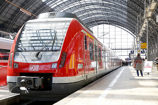 S-Bahn der Baureihe ET 430 Frankfurt Hauptbahnhof S-Bahn der Baureihe ET 430 Frankfurt Hauptbahnhof