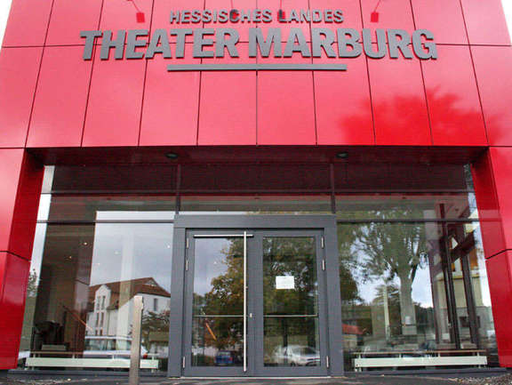 red square building with the lettering "Theater Marburg"