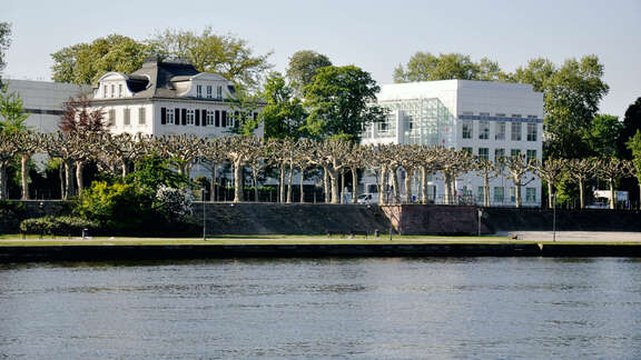 Das Museum für angewandte Kunst am Museumsufer.