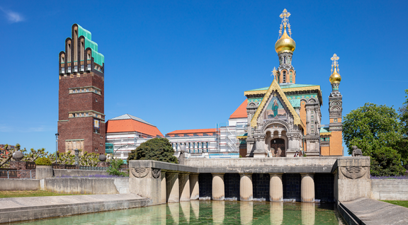 Mathildenhöhe in Darmstadt samt "Fünf-Finger-Turm"
