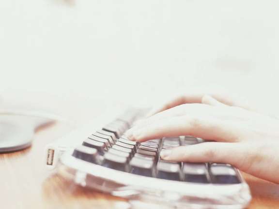 Nahaufnahme, tippen auf einer Computertastatur